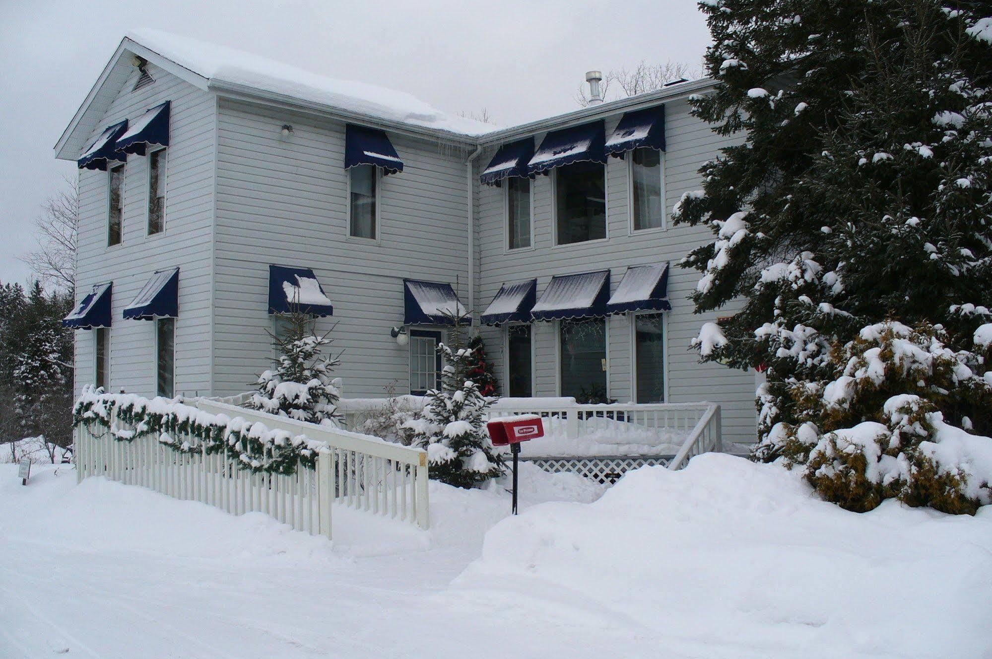 Auberge Clos-Joli Морин-Хайтс Экстерьер фото